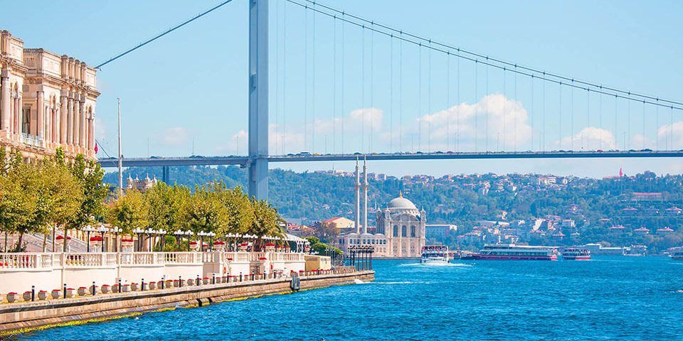 İstanbul’da Yaz Tekne Turları: Bosphorus’un Muhteşem Manzarasının Tadını Çıkarın